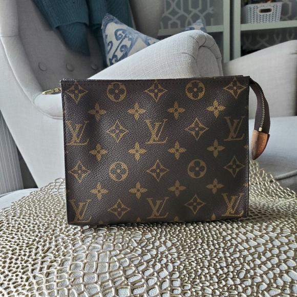 Louis Vuitton Handbags - Louis Vuitton Monogram Toilette 19 Pouch